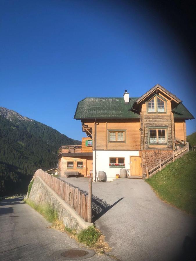 Peerfect Ferienwohnungen Navis Exteriör bild